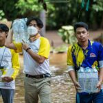สิงห์อาสา นำน้ำดื่ม-อาหาร พร้อมช่วยขนย้ายสิ่งของ ช่วยผู้ประสบภัยน้ำท่วม แม่สาย
