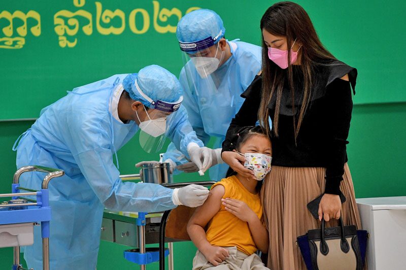 กัมพูชาวอนประชาชนฉีดวัคซีน