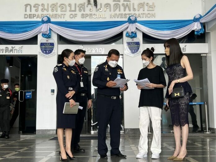 เอมมี่ รัชฎา เข้าร้องดีเอสไอ