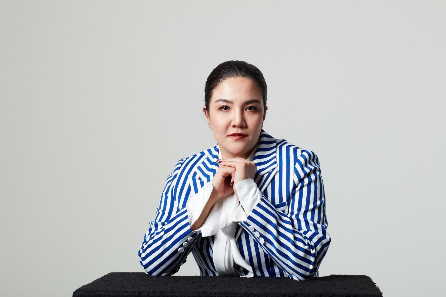 นางสาวชมกมล พุ่มพันธุ์ม่วง ประธานเจ้าหน้าที่บริหาร บริษัท ดับบลิวพี เอ็นเนอร์ยี่ จำกัด (มหาชน)