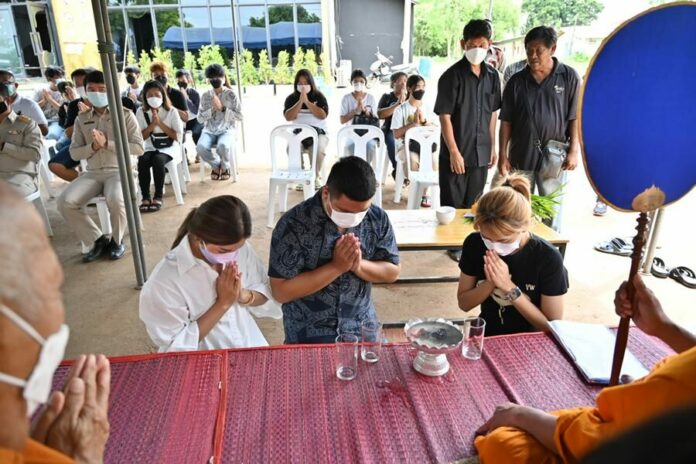 ืทำบุญอุทิศ 15 ชีวิต เหยื่อเมาท์เทนบี การ์ดคุมแน่น เสี่ยบี ตอบแค่ขอโทษ