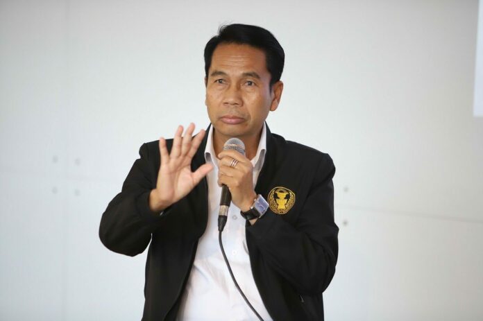 นายสุทิน คลังแสง ส.ส.มหาสารคาม พรรคเพื่อไทย ในงานเสวนา "8 ปีประยุทธ์ อยากไปต่อ แต่ต้องพอแค่นี้"