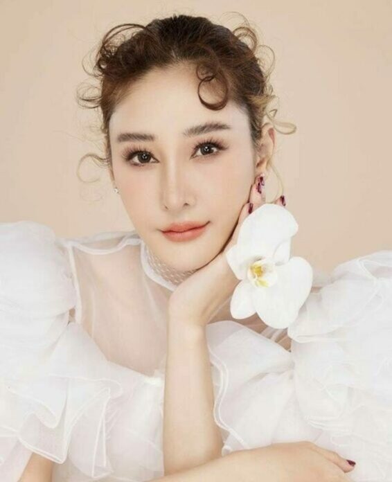 ดาราสาว