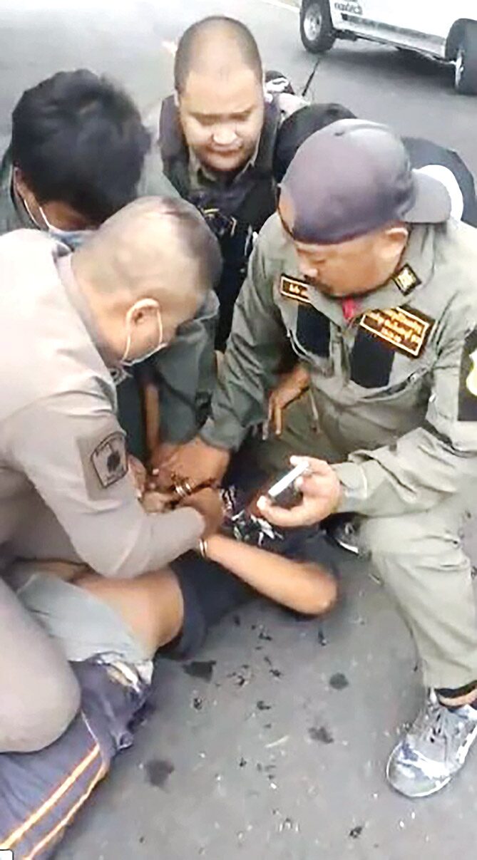 สดจากสนามข่าว - ย้อนคดีหลานคลั่งโหด คว้ามีดฟันคอน้าขาด ญาติโวยตร.แจ้งไม่มา