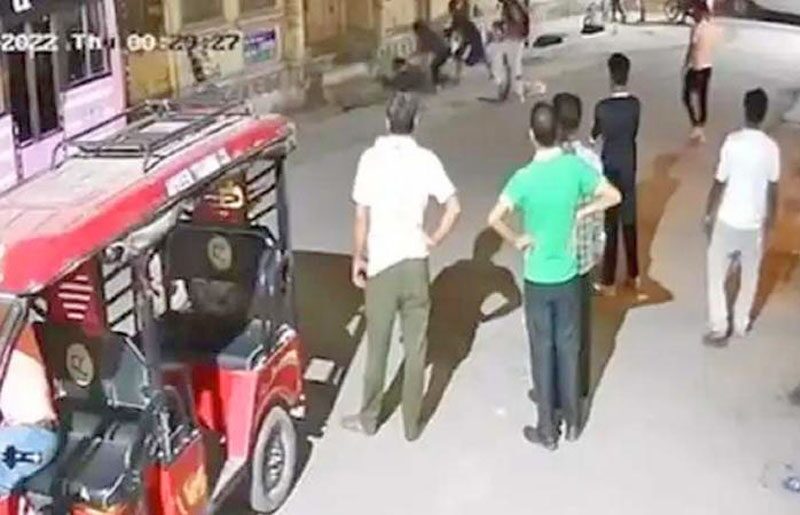 “กระซวกดาบ” ฆ่าหนุ่ม “เคี้ยวยาสูบ” ใกล้วิหารศักดิ์สิทธิ์