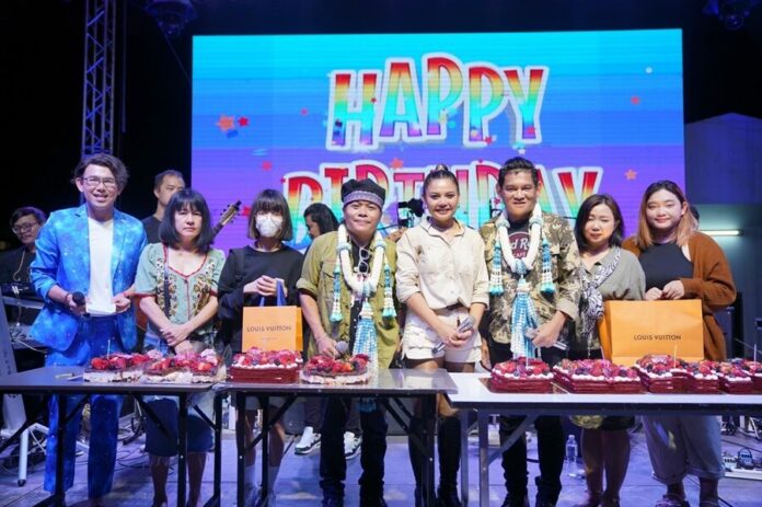 ตั๊กแตน เซอร์ไพรส์ใหญ่