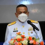 กองเรือยุทธการ ประดับเครื่องหมาย ผู้สำเร็จหลักสูตรยุทธวิธีเรือผิวน้ำ