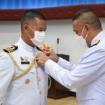 กองเรือยุทธการ ประดับเครื่องหมาย ผู้สำเร็จหลักสูตรยุทธวิธีเรือผิวน้ำ