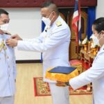 กองเรือยุทธการ ประดับเครื่องหมาย ผู้สำเร็จหลักสูตรยุทธวิธีเรือผิวน้ำ