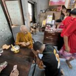 แห่ทำบุญ เสริมดวง ต่อเส้นวาสนา “หลวงปู่ลอง" วัดวิเวกวายุพัด จ.อยุธยา