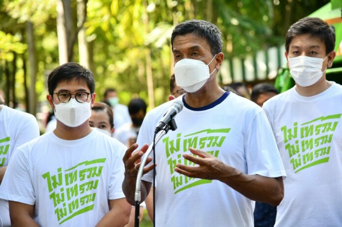 ชัชชาติ เปิดโครงการไม่เทรวม จัดรถขยะแบบใหม่ แยกเศษอาหาร นำร่อง 3 เขต 