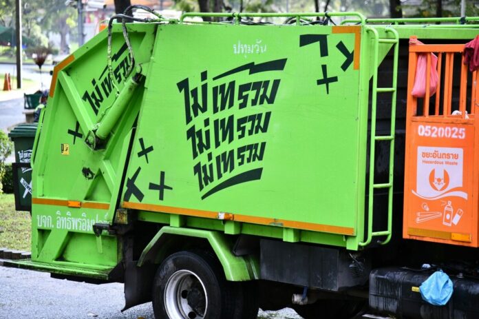 ชัชชาติ เปิดโครงการไม่เทรวม จัดรถขยะแบบใหม่ แยกเศษอาหาร นำร่อง 3 เขต 