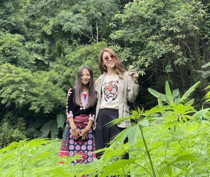 เชียร์ ฑิฆัมพร พาบุกไร่กัญชง