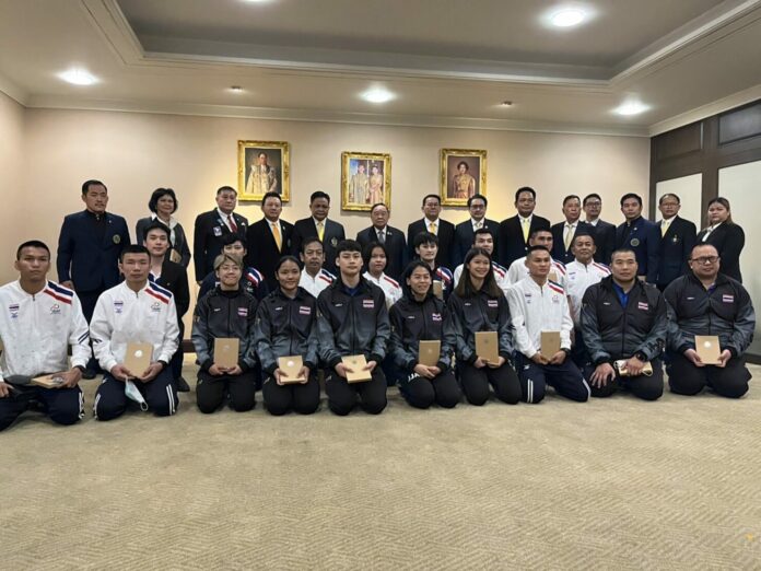 พล.อ.ประวิตร วงษ์สุวรรณ ให้กำลังใจนักกีฬาทีมชาติไทย สร้างชื่อเสียงระดับโลก รายการ "The world Games 2022"