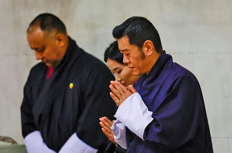 ปิดแถวถวายอาลัยควีน!