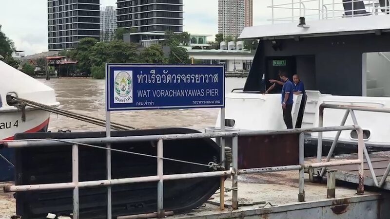 ผงะ ศพชายนิรนาม ลอยเจ้าพระยา ติดท้องเรือพยาบาลโรงแรมชื่อดัง เจ้าหน้าที่เร่งลงพื้นที่ตรวจสอบ คาดเสียชีวิตแล้วไม่ต่ำกว่า 2 วัน