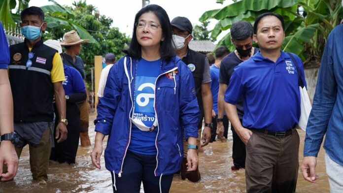 ลุยน้ำท่วม