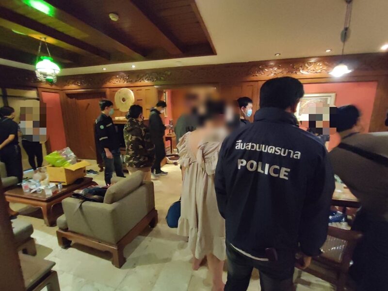 ตำรวจนำกำลังบุกรวบ แก๊งต้มตุ๋น กลางโรงแรมดังย่านคลองเตย ขายยาเบาหวาน ผ่านโซเชียลมีเดีย