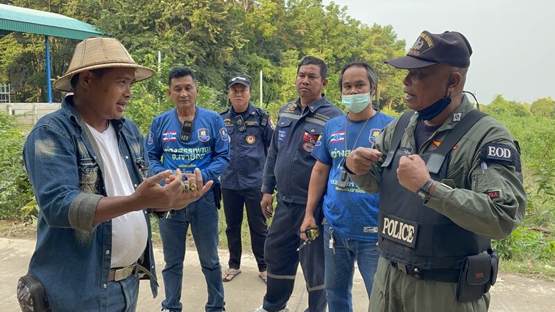 คนงานระทึก ระเบิด โผล่หน้าวัดดังเมืองเพชรบุรี ขณะก่อสร้างบันได ควันพวยพุ่งจากดิน