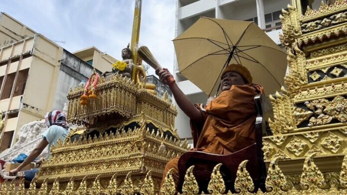 ประเพณีลากพระ