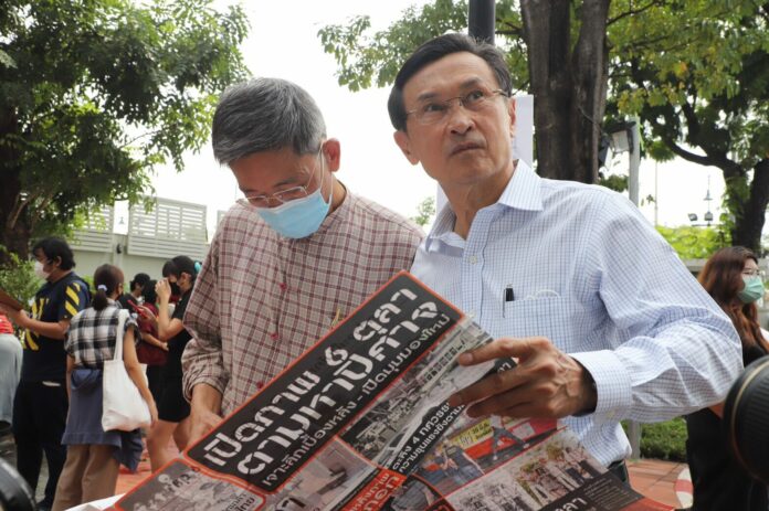 นักการเมือง ประชาชน หลั่งไหลร่วมรำลึก 46 ปี 6 ตุลา วางหรีดแน่น มธ.