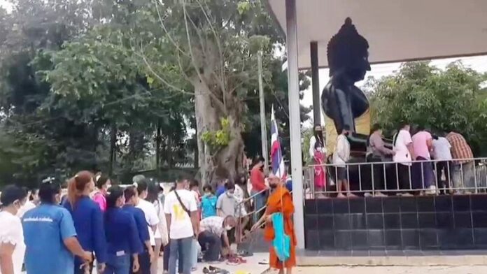 ไหว้หลวงพ่อ