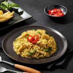 Chef Cares เปิดตัวเมนูใหม่ 'ข้าวคลุกแกงเขียวหวานและอกไก่' สูตรเชฟนิค จัดจ้านถึงใจ อิ่มบุญ สุดคุ้ม! เพียง 49 บาท 