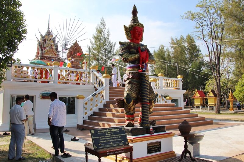 หลวงพ่อทอง แห่งวัดบ้านไร่ ประกอบพิธีเบิกเนตร "ท้าวเวสสุวรรณ" พุทธาภิเษก