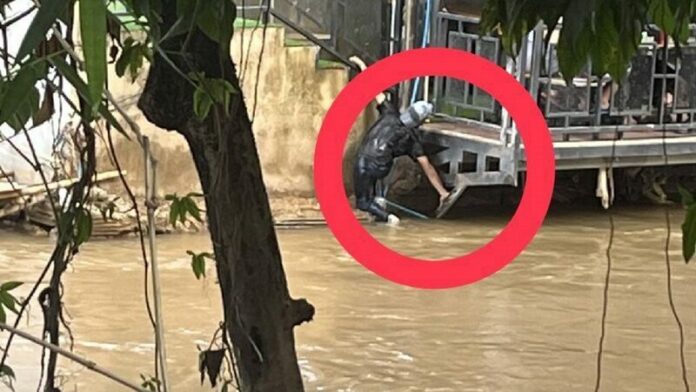 ว่ายน้ำ