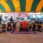 เจ้าอาวาสวัดสุทัศน์ฯ เมตตา มอบข้าวสาร-น้ำดื่ม จำนวน 2,300 ชุด