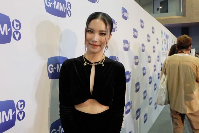 มุก ตกใจคนโยงปม