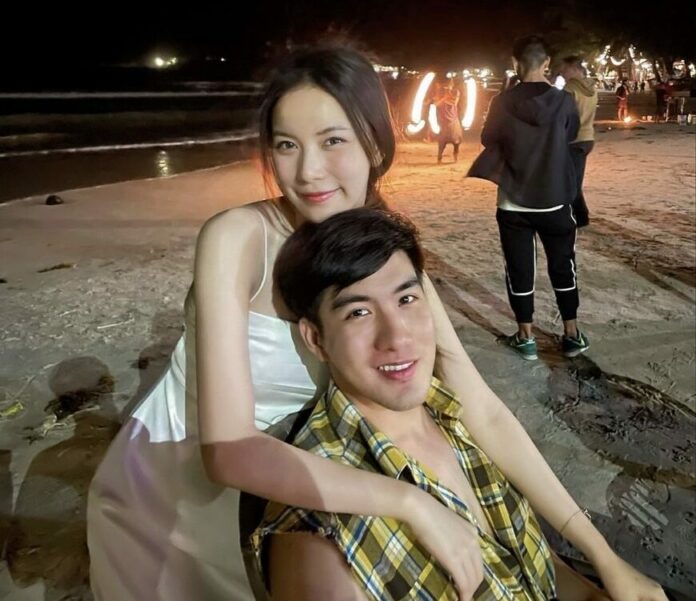 มุก ตกใจคนโยงปม