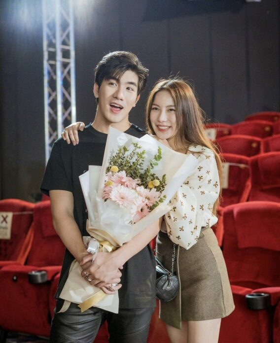 มุก ตกใจคนโยงปม