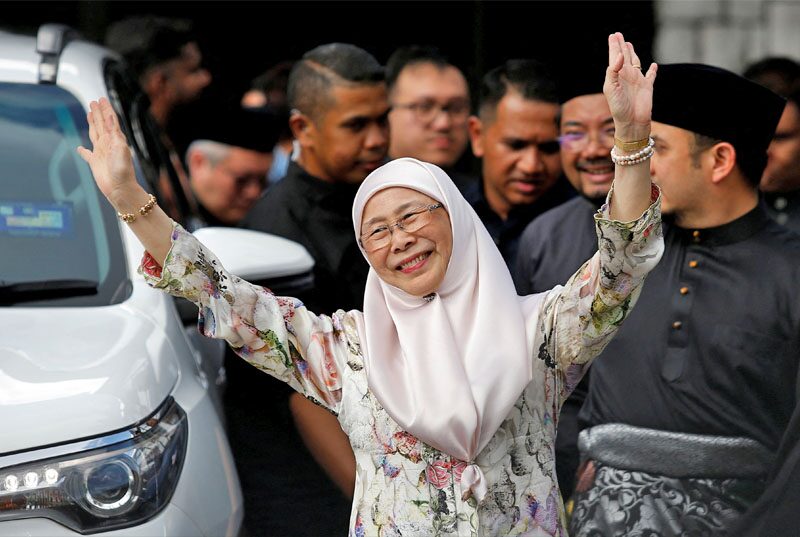 Appoints Anwar Ibrahim as 10th Prime Minister