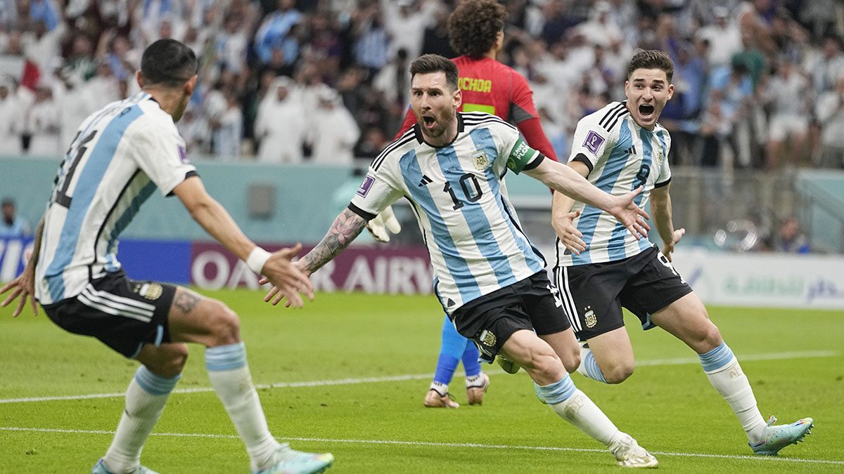 ภาพชุด : ฟุตบอลโลก 2022 เมสซี ยิงนำพาอาร์เจนตินา ดับเม็กซิโก 2-0