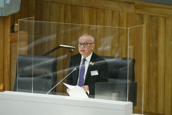 นายสุพัฒนพงษ์ พันธ์มีเชาว์ รองนายกฯ และรมว.พลังงาน ชี้แจงต่อที่ประชุมวุฒิสภา