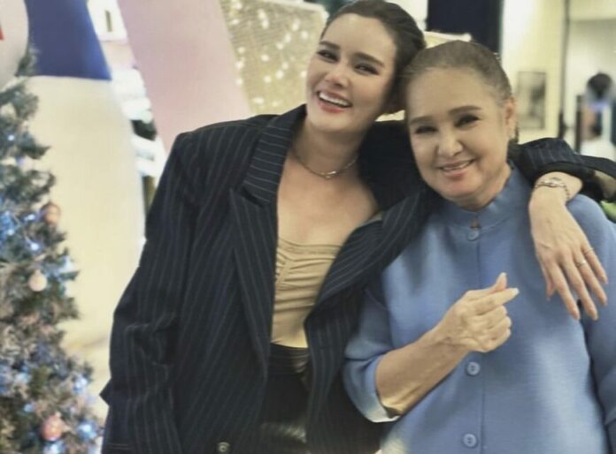 หญิง รฐา