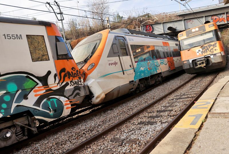 สเปนเร่งสอบ “รถไฟชนท้ายรถไฟ”