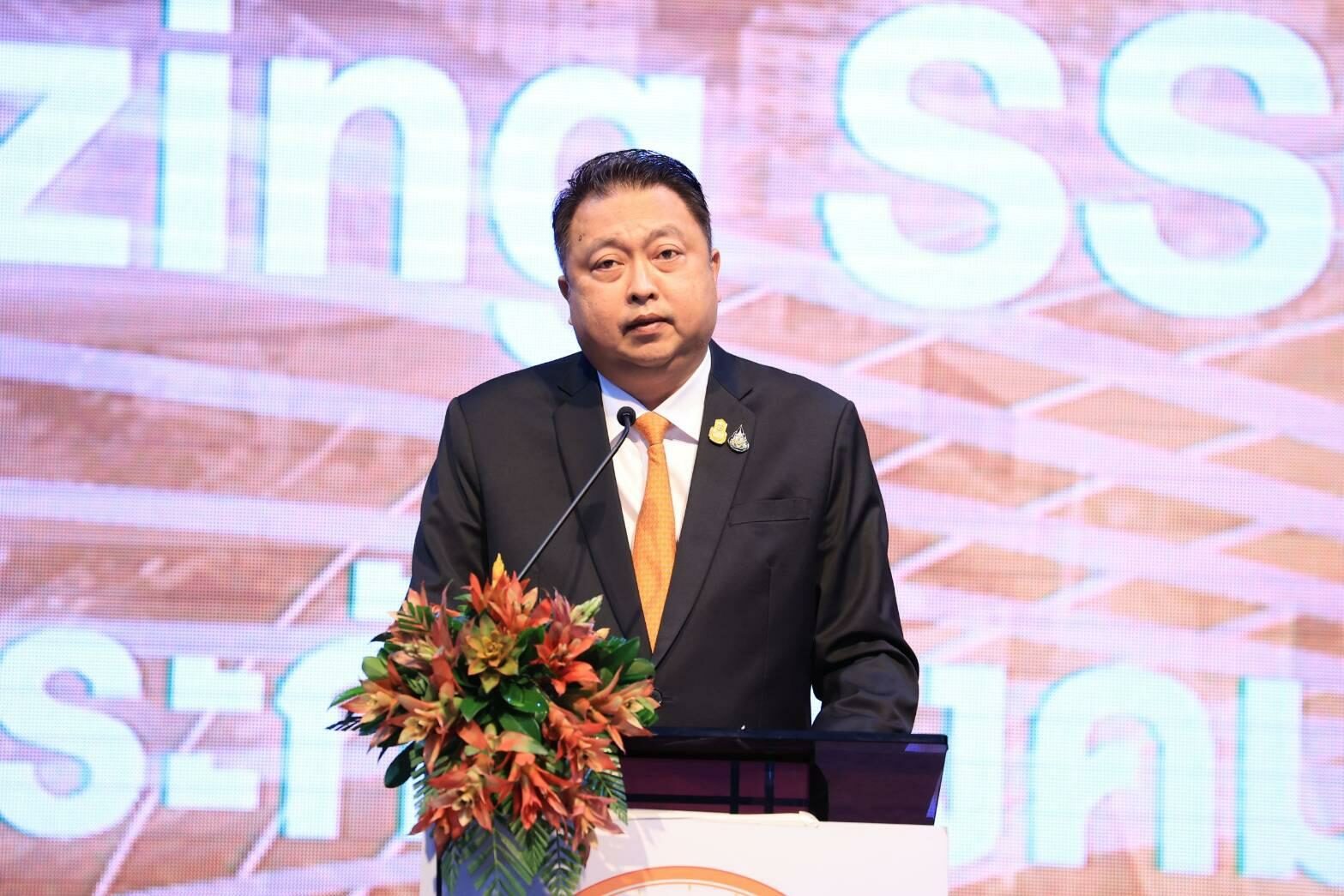 สุชาติ ชมกลิ่น