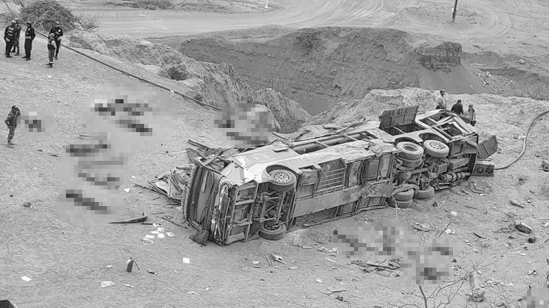 Peruvian bus breaks 'devil's curve'