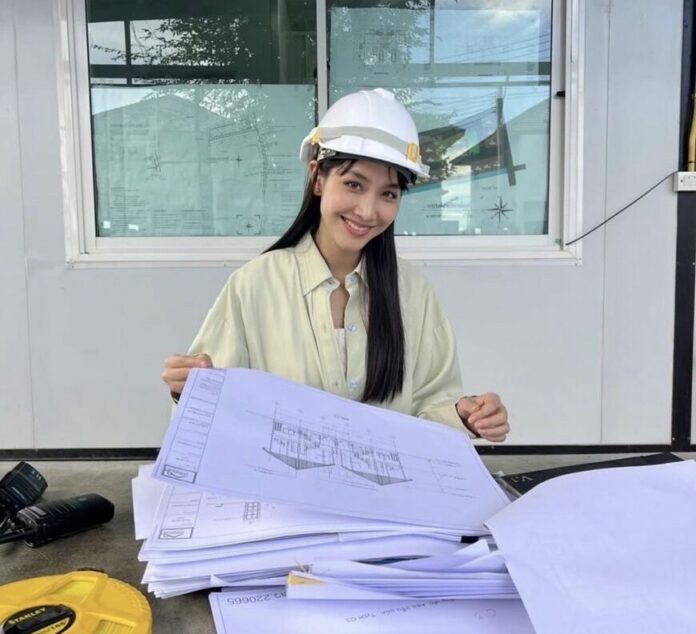 มิน โผล่ไซต์ก่อสร้าง
