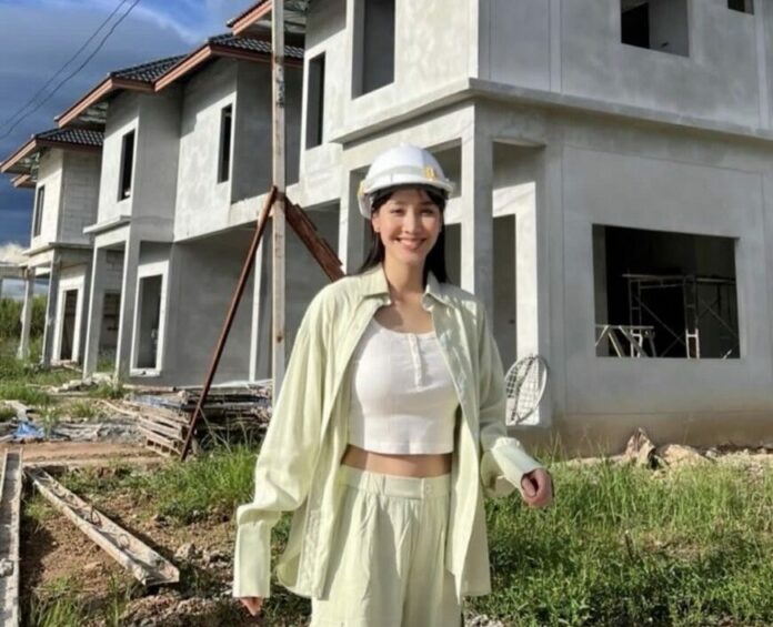 มิน โผล่ไซต์ก่อสร้าง