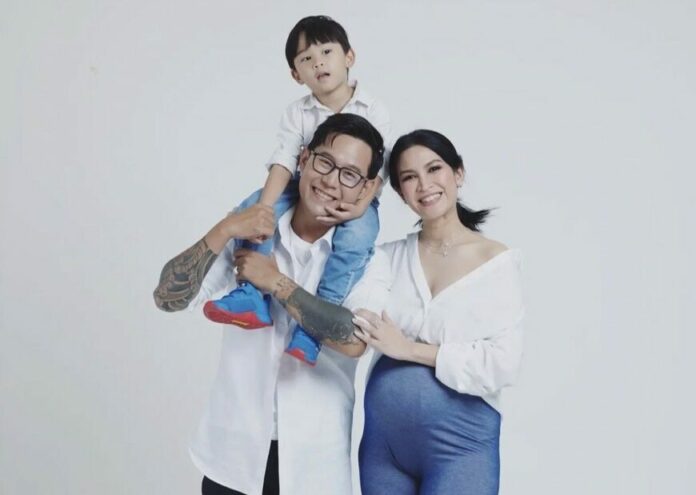 อี๊ฟ พุทธธิดา ทำงานไม่พัก