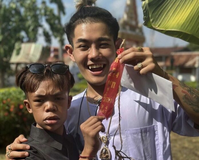 แฟนคลับกรี๊ด