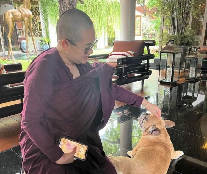 ภิกษุณีปลาย ป่วย