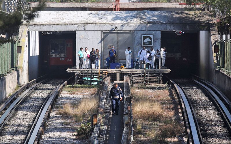 รถไฟใต้ดิน 2 ขบวน