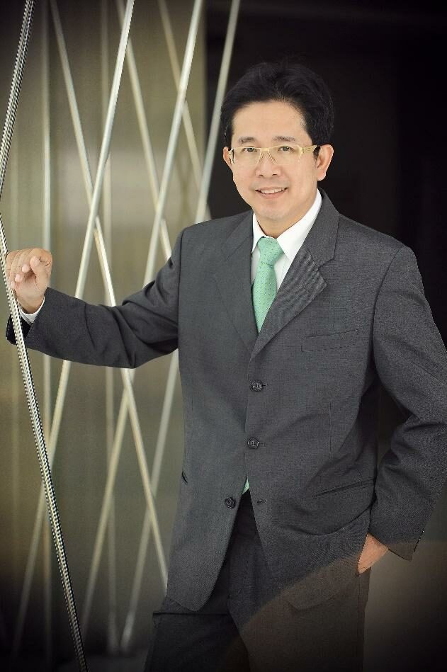 นายสมโภชน์ อาหุนัย