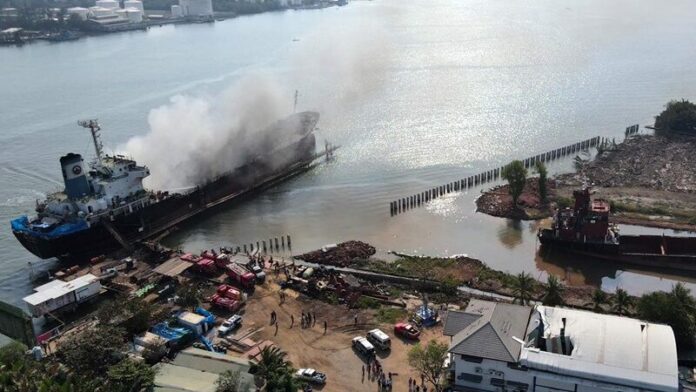 เรือบึ้มสนั่น