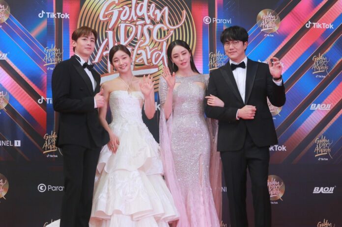 นิชคุณ-ParkSoDam-LeeDaHee-Sung Si Kyung