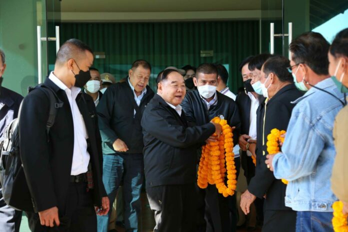พล.อ.ประวิตร วงษ์สุวรรณ รองนายกรัฐมนตรี และหัวหน้าพรรคพลังประชารัฐ (พปชร.)